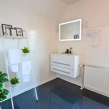 Apartment Shinyhomez - Familienfreundliche In Geestland Am Wattenmeer Mit Terrasse, Küche Und Wlan *